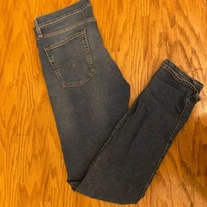 Blue Levi’s skinny jeans, stretchy 34x34